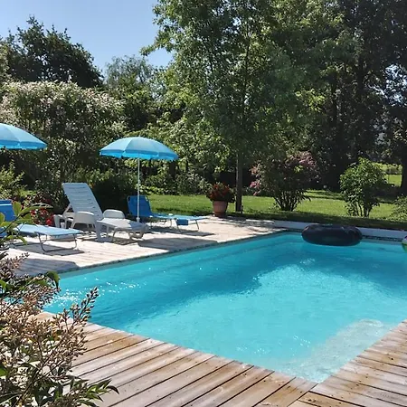 Casa de Férias Le Poulailler De La Chayrie *