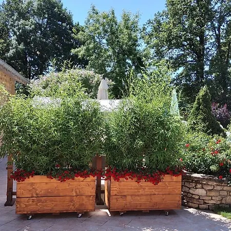 Le Poulailler De La Chayrie Casa de Férias *